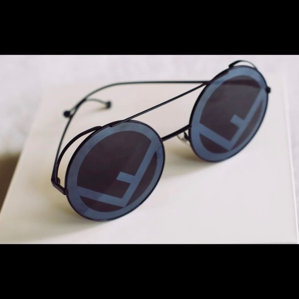 Fendi0285 oversized round F-logo black frames